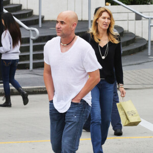 Andre Agassi se promène avec sa femme Steffi Graf et son fils Jaden à Vancouver au Canada le 5 juillet 2014.
