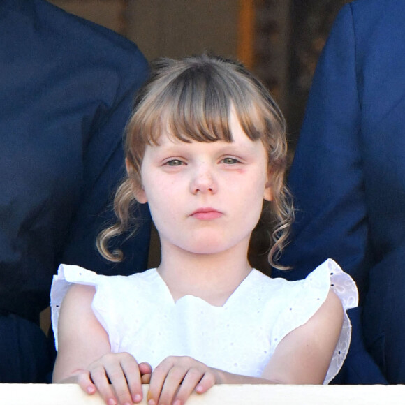 Semi-Exclusif - La princesse Gabriella de Monaco durant la procession de la Fête Dieu sur la place du Palais, le 16 juin 2022. C'est le retour officiel de la princesse Charlene depuis l'annonce de sa contamination à la COVID début juin. Pendant ce jour férié à Monaco, la Principauté a célébré la Fête-Dieu (Corpus Domini). Cette fête catholique, instituée par le pape Urbain IV en 1264, se tient chaque année le jeudi qui suit la Trinité, soixante jours après Pâques. Elle célèbre la présence réelle de Jésus-Christ sous les apparences du pain et du vin, devenus son corps et son sang. © Bruno Bebert / Bestimage