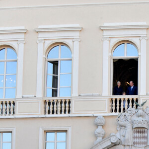 Semi-Exclusif - Le prince Albert II de Monaco, sa femme, la princesse Charlene et leur fille, la princesse Gabriella durant la procession de la Fête Dieu sur la place du Palais, le 16 juin 2022. C'est le retour officiel de la princesse Charlene depuis l'annonce de sa contamination à la COVID début juin. Pendant ce jour férié à Monaco, la Principauté a célébré la Fête-Dieu (Corpus Domini). Cette fête catholique, instituée par le pape Urbain IV en 1264, se tient chaque année le jeudi qui suit la Trinité, soixante jours après Pâques. Elle célèbre la présence réelle de Jésus-Christ sous les apparences du pain et du vin, devenus son corps et son sang. © Bruno Bebert / Bestimage