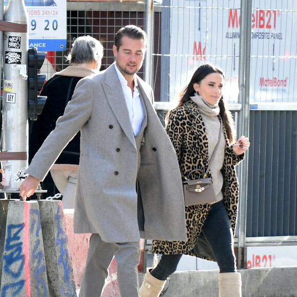 Exclusif - Capucine Anav et son compagnon Victor sont allés choisir leurs alliances pour leur futur mariage, à la bijouterie Galeries Lafayette - Royal Quartz Paris rue Royal à Paris, France, le 7 février 2022. 