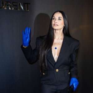 Demi Moore - People au photocall du défilé Saint-Laurent Prêt-à-porter Automne/Hiver 2022/2023 dans le cadre de la Fashion Week de Paris, France, le 1er Mars 2022. © Olivier Borde /Bestimage 