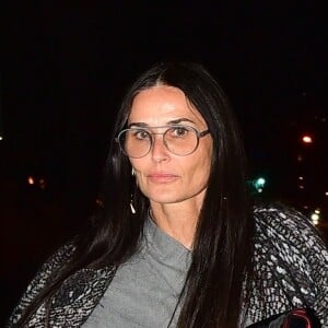 Demi Moore quitte le dîner d'anniversaire de Sara Foster au San Vicente Bungalows à West Hollywood le 5 février 2020. 