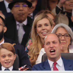 Le prince George et le prince William, duc de Cambridge - La famille royale d'Angleterre lors du concert devant le palais de Buckingham à Londres, à l'occasion du jubilé de platine de la reine d'Angleterre. Le 4 juin 2022 