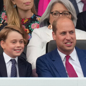 Le prince George et le prince William, duc de Cambridge - La famille royale d'Angleterre au concert du jubilé de platine de la reine d'Angleterre au palais de Buckingham à Londres. Le 4 juin 2022 