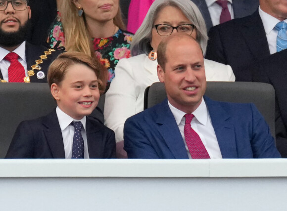 Le prince George et le prince William, duc de Cambridge - La famille royale d'Angleterre au concert du jubilé de platine de la reine d'Angleterre au palais de Buckingham à Londres. Le 4 juin 2022 