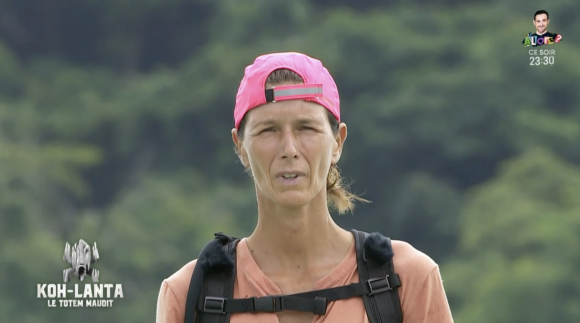 Jean-Charles, Bastien, Géraldine et François disputent l'épreuve des poteaux dans "Koh-Lanta, Le Totem maudit", lors de la finale.