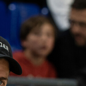 Shakira, son compagnon Gerard Piqué et leurs enfants Sasha, Milan dans les tribunes du match de basket entre le FC Barcelone et San Pablo Burgos à Barcelone le 10 mars 2019.