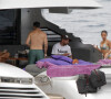 Lionel Messi, sa femme Antonela et leurs enfants se détendent sur un yacht avec Cesc Fabregas, sa femme Daniella et leurs enfants à Ibiza le 21 juin 2022.
