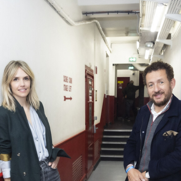 Dany Boon avec sa compagne Laurence Arné - Backstage du concert du chanteur et pianiste américano-canadien Rufus Wainwrigh au Grand Rex à Paris en pleine tournée européenne pour son nouvel album "Unfollow the Rules" le 30 mars 2022. © Jack Tribeca / Bestimage 