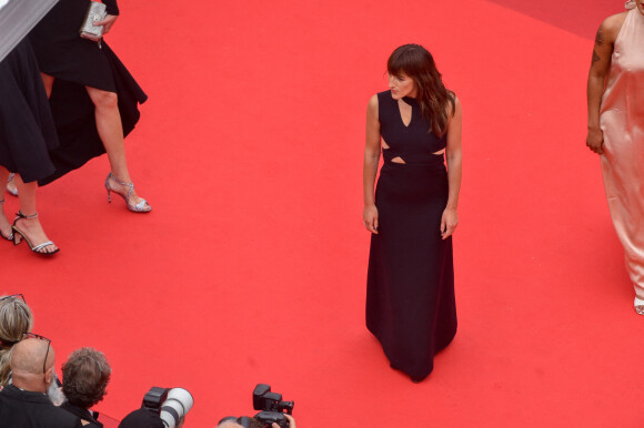 Juliette Armanet - Montée des marches du film " Les Amandiers " lors du 75ème Festival International du Film de Cannes. Le 22 mai 2022 © Giancarlo Gorassini / Bestimage 