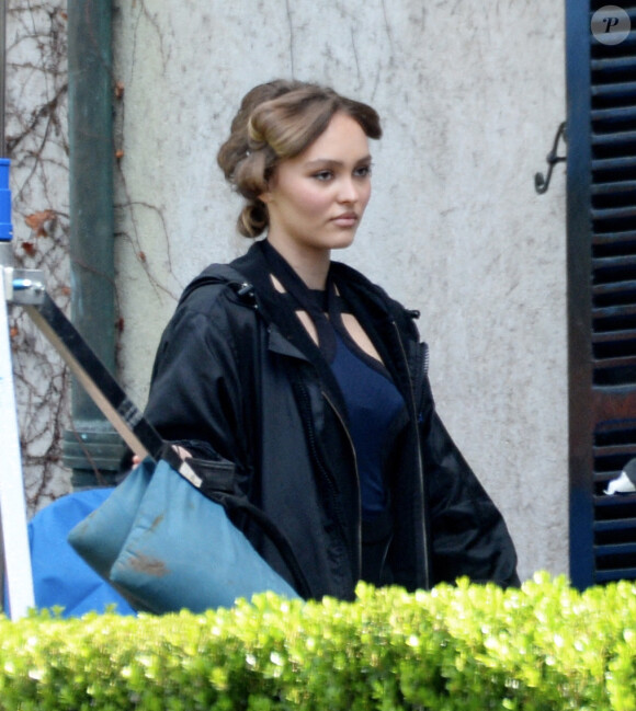 Exclusif - Lily-Rose Depp est sur le tournage de la série HBO "The Idol" à Los Angeles le 15 février 2022. 