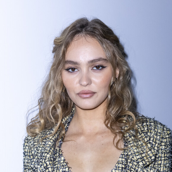 Lily-Rose Depp au front row du défilé de mode Chanel lors de la Fashion Week printemps/été 2022 à Paris, France, le 5 octobre 2021. © Olivier Borde/Bestimage 