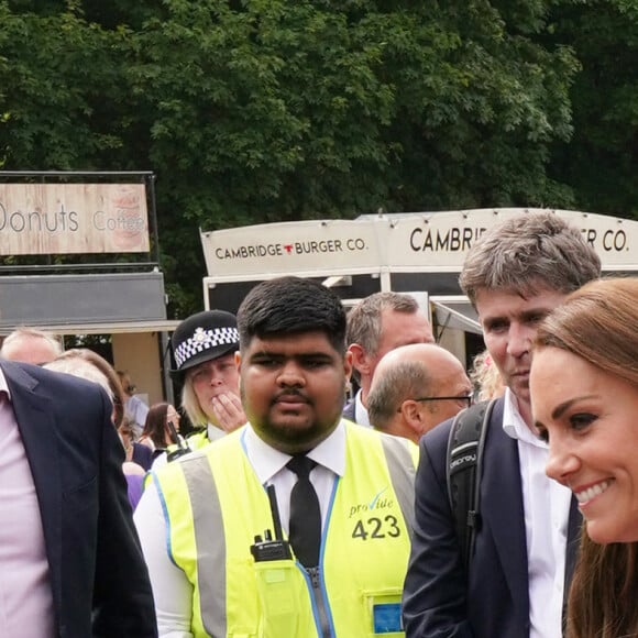 Le prince William, duc de Cambridge, et Catherine (Kate) Middleton, duchesse de Cambridge, lors d'une visite à la toute première journée du comté de Cambridgeshire à l'hippodrome July à Newmarket, Royaume Uni, le 23 juin 2022. 