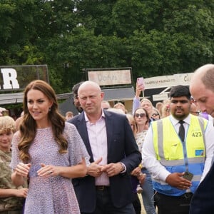 Le prince William, duc de Cambridge, et Catherine (Kate) Middleton, duchesse de Cambridge, lors d'une visite à la toute première journée du comté de Cambridgeshire à l'hippodrome July à Newmarket, Royaume Uni, le 23 juin 2022. 