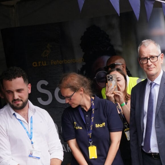 Le prince William, duc de Cambridge, et Catherine (Kate) Middleton, duchesse de Cambridge, lors d'une visite à la toute première journée du comté de Cambridgeshire à l'hippodrome July à Newmarket, Royaume Uni, le 23 juin 2022. 