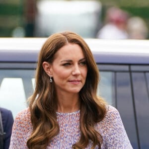 Le prince William, duc de Cambridge, et Catherine (Kate) Middleton, duchesse de Cambridge, lors d'une visite à la toute première journée du comté de Cambridgeshire à l'hippodrome July à Newmarket, Royaume Uni, le 23 juin 2022. 