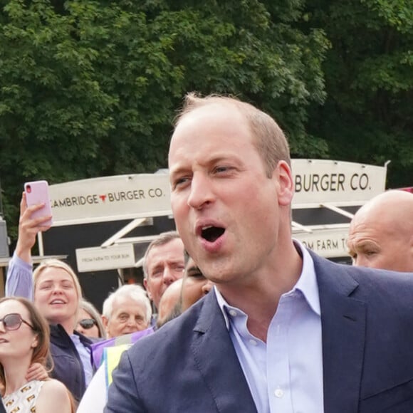 Le prince William, duc de Cambridge, et Catherine (Kate) Middleton, duchesse de Cambridge, lors d'une visite à la toute première journée du comté de Cambridgeshire à l'hippodrome July à Newmarket, Royaume Uni, le 23 juin 2022. 