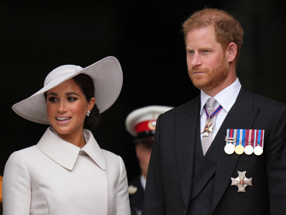 Le prince Harry, duc de Sussex, et Meghan Markle, duchesse de Sussex à la sortie de la messe du jubilé, célébrée à la cathédrale Saint-Paul de Londres, Royaume Uni, le 3 juin 2022. 