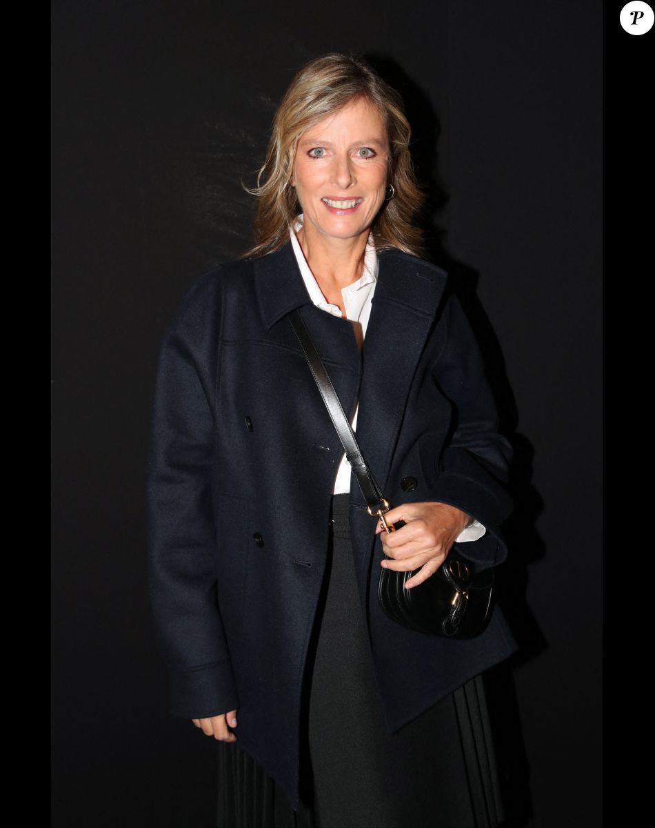 Semi-exclusif - Karin Viard - Défilé Dior Prêt-à-porter Automne/Hiver 2022/2023 dans le cadre de la Fashion Week de Paris, France, le 1er Mars 2022. © Borde-Rindoff/Bestimage