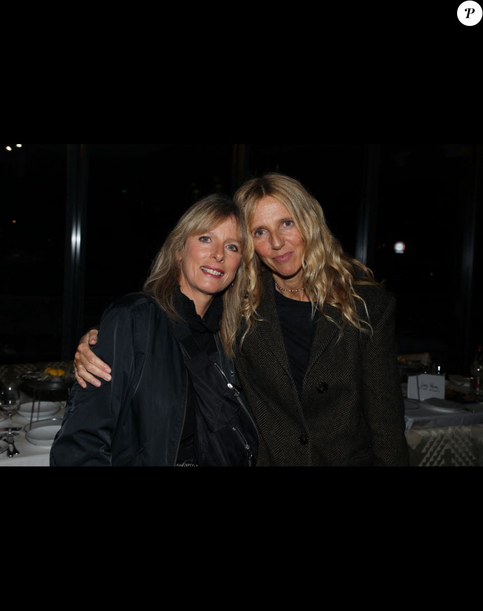 Exclusif - Karin Viard et Sandrine Kiberlain - Dîner au restaurant "Le Suisse" après la projection du film "Une mère" lors du 8ème Festival International du Film de Saint-Jean-de-Luz. Le 7 octobre 2021 © Denis Guignebourg / Bestimage