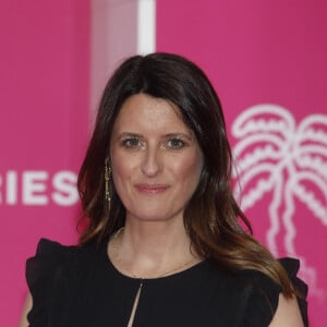 Anne Décis de "Plus Belle la Vie" au photocall lors de la 5ème saison du festival International des Séries "Canneseries" à Cannes, France, le 2 avril 2022. © Denis Guignebourg/Bestimage