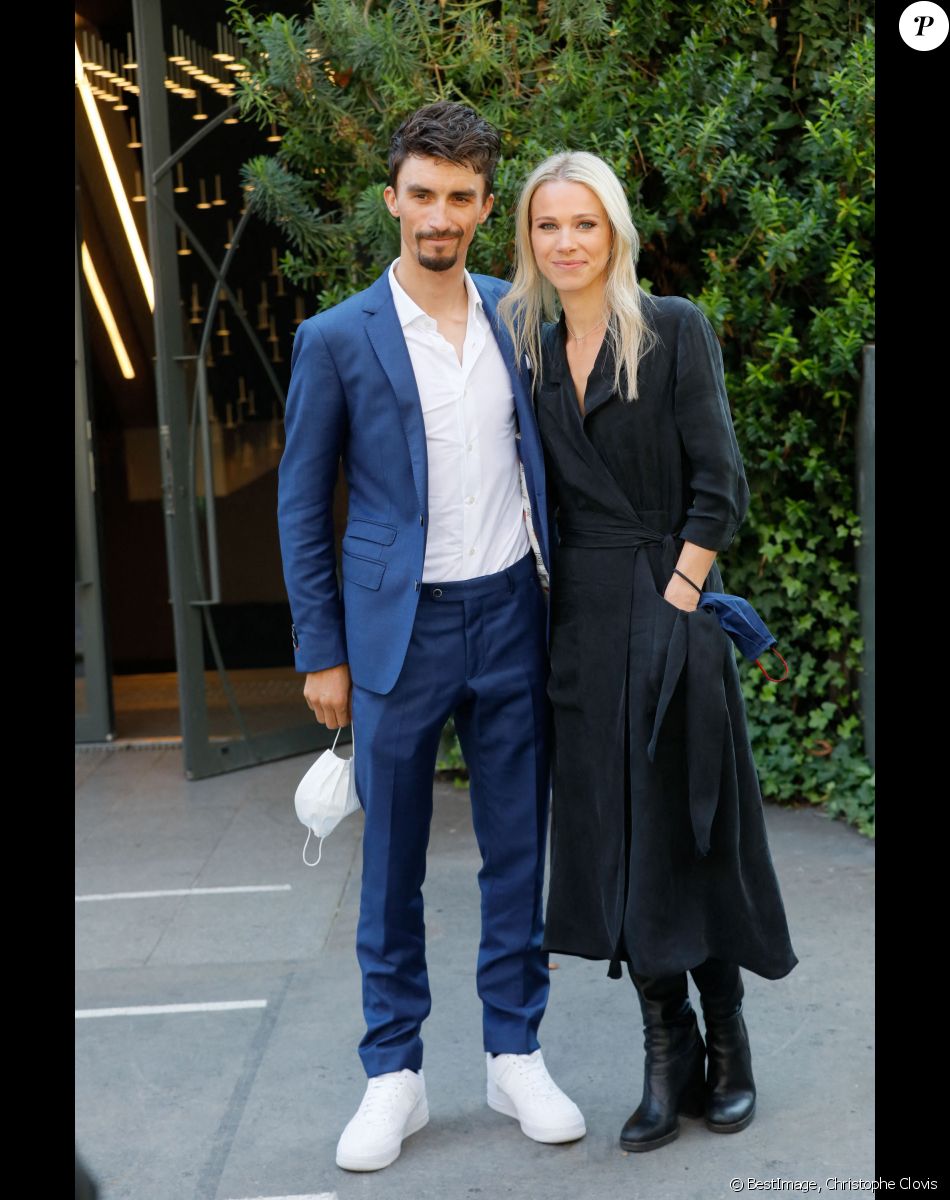 Exclusif - les coureurs cyclistes Julian Alaphilippe et sa compagne Marion Rousse - Arrivées de l'émission "Vivement Dimanche" au Studio Gabriel à Paris, France. © Christophe Clovis / Bestimage
