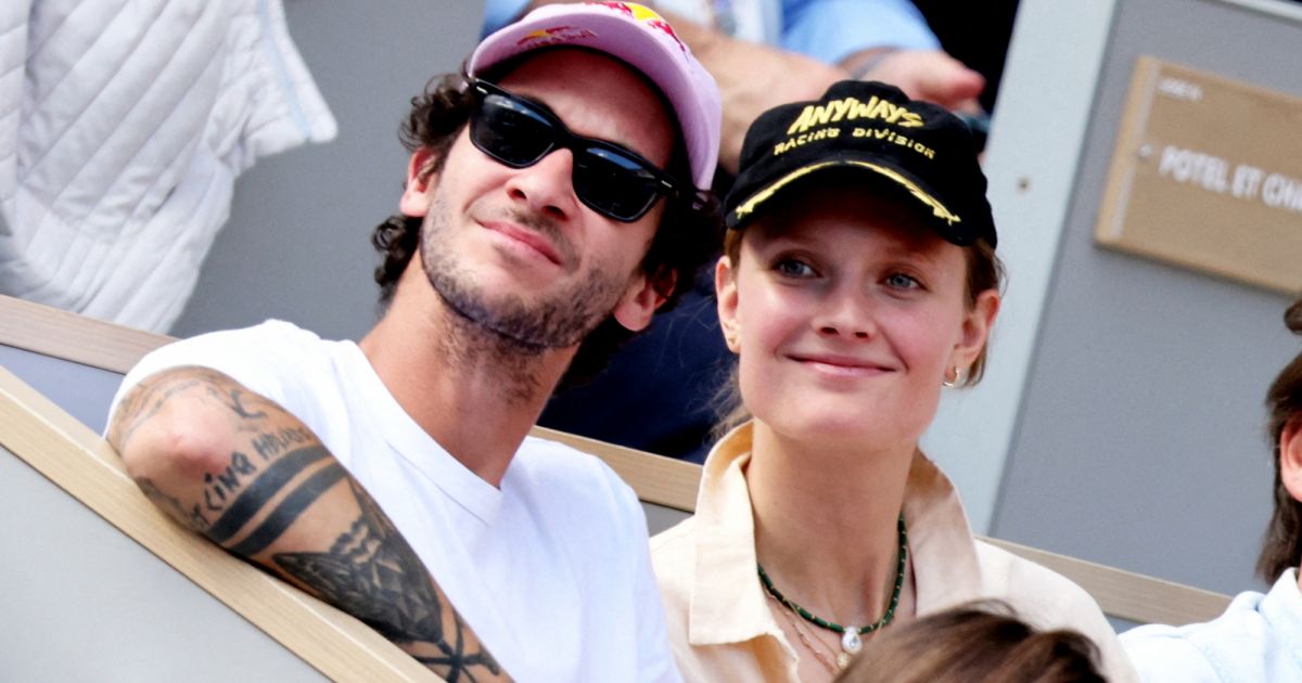 Constance Jablonski Et Son Compagnon Matthias Dandois Dans Les Tribunes ...