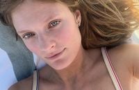 Constance Jablonski enceinte de son champion de BMX, elle dévoile son petit ventre rond !