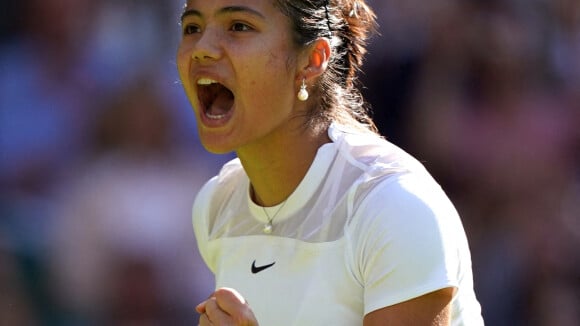 Emma Raducanu coquette à Wimbledon : la jolie britannique joue avec des milliers d'euros sur elle !