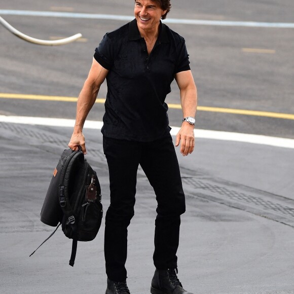 Tom Cruise arrive hélicoptère à l'héliport de Battersea à Londres le 24 juin 2022. 