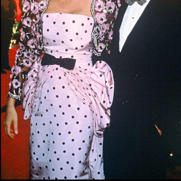 Tom Cruise et Mimi Rogers à la cérémonie des Oscars à Los Angeles le 31 mars 1989