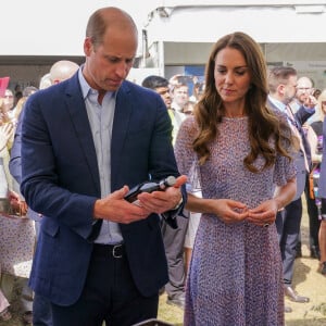 Le prince William, duc de Cambridge, et Catherine (Kate) Middleton, duchesse de Cambridge, lors d'une visite à la toute première journée du comté de Cambridgeshire à l'hippodrome July à Newmarket, Royaume Uni, le 23 juin 2022. 