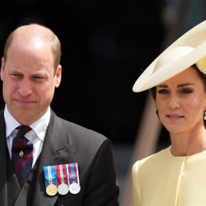 Le prince William, duc de Cambridge, et Catherine (Kate) Middleton, duchesse de Cambridge - Les membres de la famille royale et les invités à la sortie de la messe du jubilé, célébrée à la cathédrale Saint-Paul de Londres, Royaume Uni, le 3 juin 2022. 