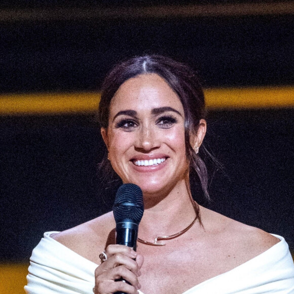 Le prince Harry et Meghan Markle lors de la cérémonie d'ouverture des Invictus Games 2020 à La Haye, le 16 avril 2022. 
