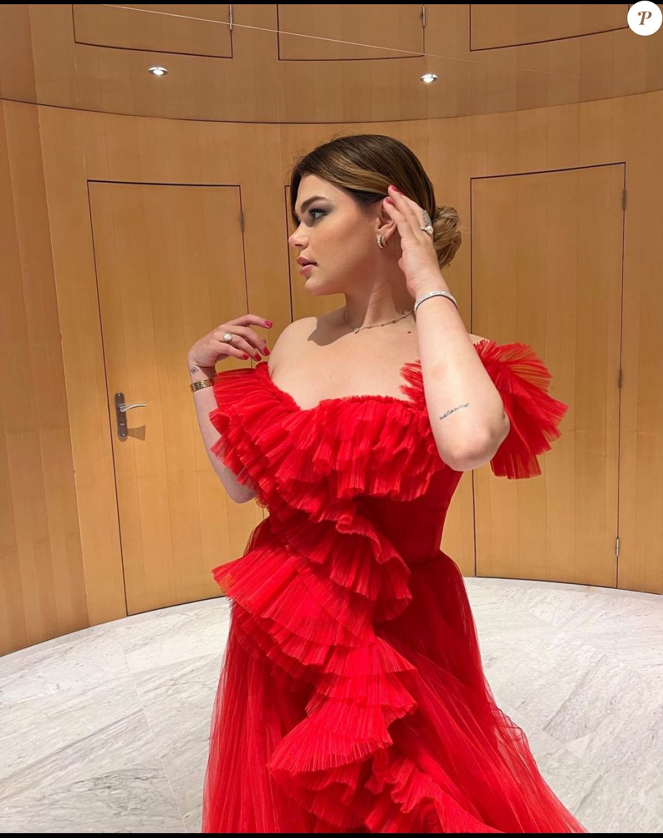 Camille Gottlieb fait le show à Monte-Carlo dans une superbe robe rouge.