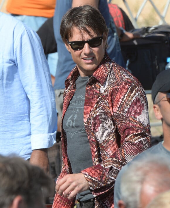 Tom Cruise à bord d'une BMW tourne une scène du film "Mission Impossible 5" à Rabat au Maroc le 25 septembre 2014.