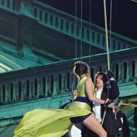 Rebecca Ferguson et Tom Cruise sur le tournage du film "Mission Impossible 5" à l'opéra à Vienne, le 23 août 2014.