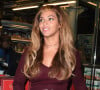 Beyoncé Knowles porte deux bagues Messika et Jay-Z et leur fille Blue Ivy arrivent à Londres par l'Eurostar en provenance de Paris le 14 octobre 2014. 