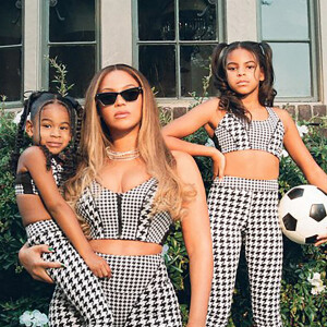 Capture d'écran - La dernière publicité de Beyonce pour Ivy Park x Adidas avec ses filles Blue Ivy et Rumi Carter. James Harden, Ava Phillippe, Natalia Bryant, Jalen Green et Deacon Phillippe figurent également dans la campagne. 