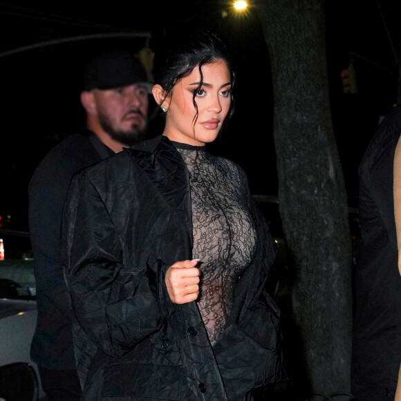 Kylie Jenner, enceinte, arrive à la soirée d'anniversaire de Fai Khadra au restaurant "Lucali" à New York City, New York, Etats-Unis, le 9 septembre 2021.