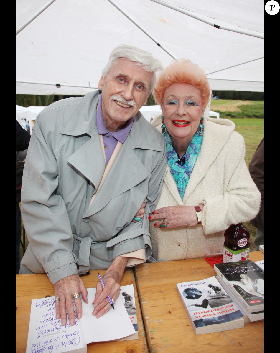 Edward Meeks et Jacqueline Monsigny en dedicace lors de la 'Foret des livres' a Chanceaux-Pres-Loches, pres de Tours en France le 25 Aout 2013.