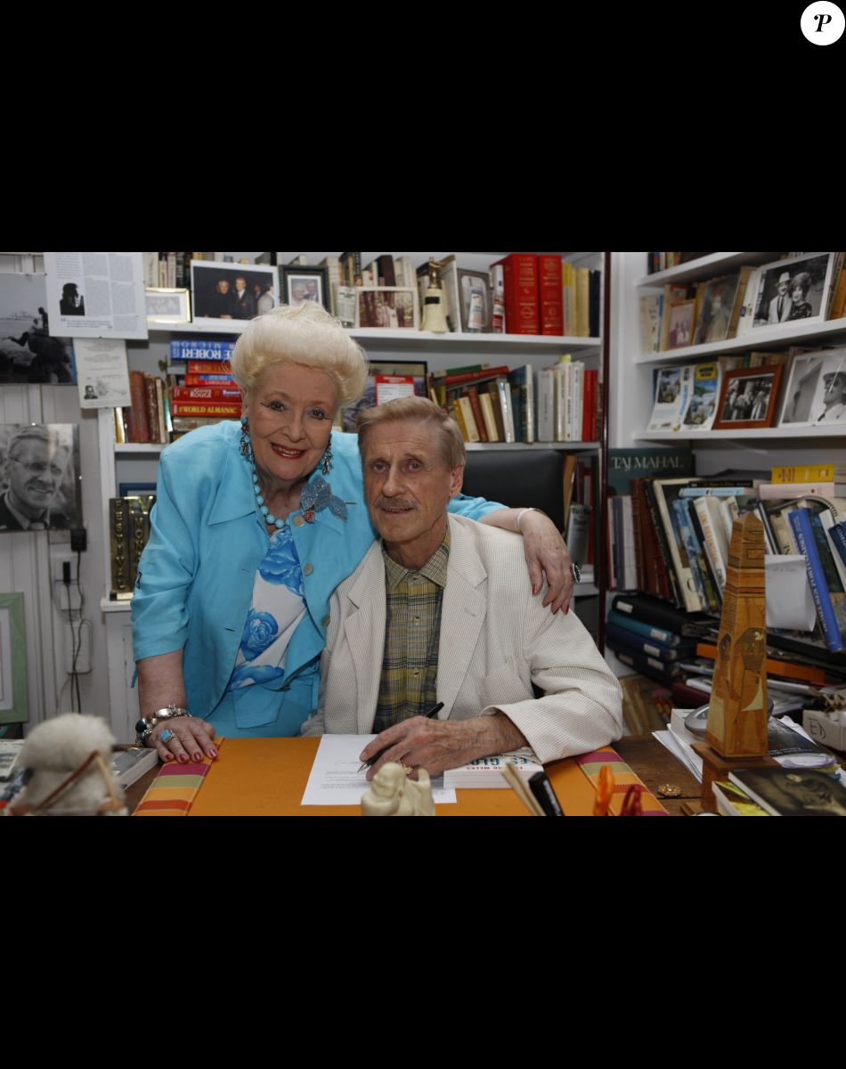 Jacqueline Monsigny et son mari Edward Meeks à leur domicile à Paris, le 28 juin 2008.