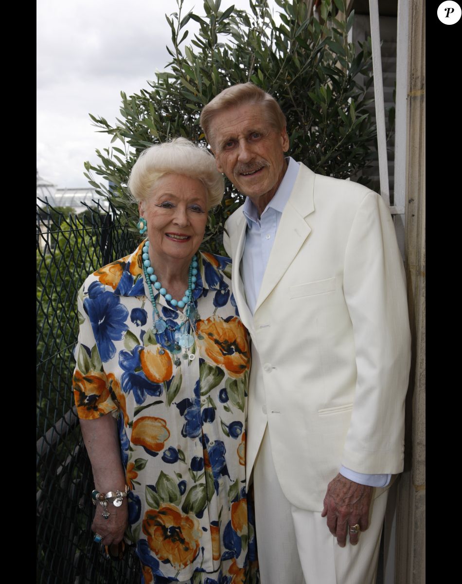 Jacqueline Monsigny et son mari Edward Meeks à leur domicile à Paris, le 28 juin 2008.