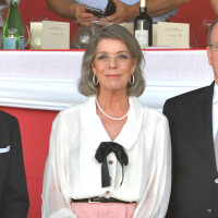 Caroline de Monaco a sorti les perles pour briller avec Charlotte Casiraghi : mère et fille sublimes en Chanel