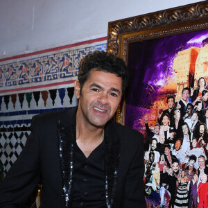 Jamel Debbouze avec un tableau pour célébrer les 10 ans du "Marrakech du Rire" à l'after-party de la soirée du grand gala du "Marrakech du Rire 2022" pour la 10ème édition à l'hôtel Selman de Marrakech, Maroc, le 18 juin 2022. © Rachid Bellak/Bestimage 