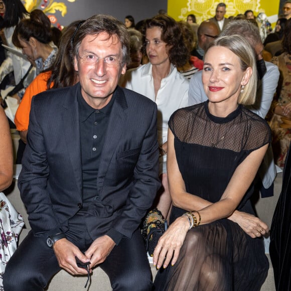Pietro Beccari (PDG Christian Dior) et Naomi Watts au front row du défilé de mode Haute-Couture automne-hiver 2022-2023 "Dior" à Paris, France, le 4 juillet 2022. © Olivier Borde/Bestimage 