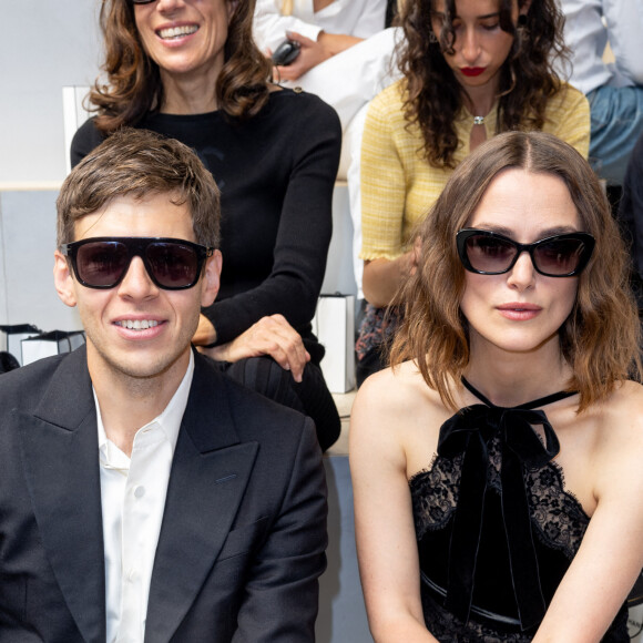 Keira Knightley et son mari James Righton au front row du défilé de mode Haute-Couture automne-hiver 2022-2023 "Chanel" à Paris, France, le 5 juillet 2022. © Olivier Borde/Bestimage 