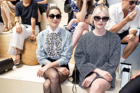 Marion Cotillard et Lucy Boynton au front row du défilé de mode Haute-Couture automne-hiver 2022-2023 "Chanel" à Paris, France, le 5 juillet 2022. © Olivier Borde/Bestimage 