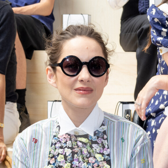Marion Cotillard et Lucy Boynton au front row du défilé de mode Haute-Couture automne-hiver 2022-2023 "Chanel" à Paris, France, le 5 juillet 2022. © Olivier Borde/Bestimage 