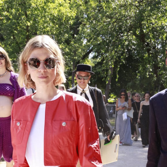 Clémence Poésy à la sortie des défilés 1 & 2 de mode Haute-Couture automne-hiver 2022-2023 "Chanel" à Paris, France, le 5 juillet 2022. © Veeren-Clovis/Bestimage 